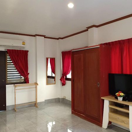 Хостел Kookkai House Patong Экстерьер фото