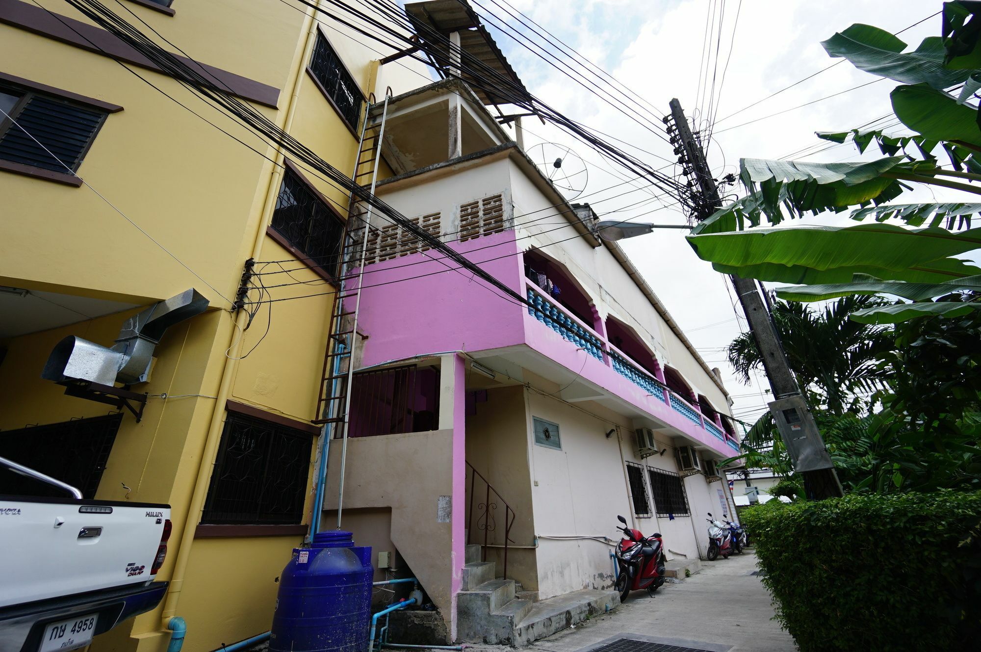 Хостел Kookkai House Patong Экстерьер фото
